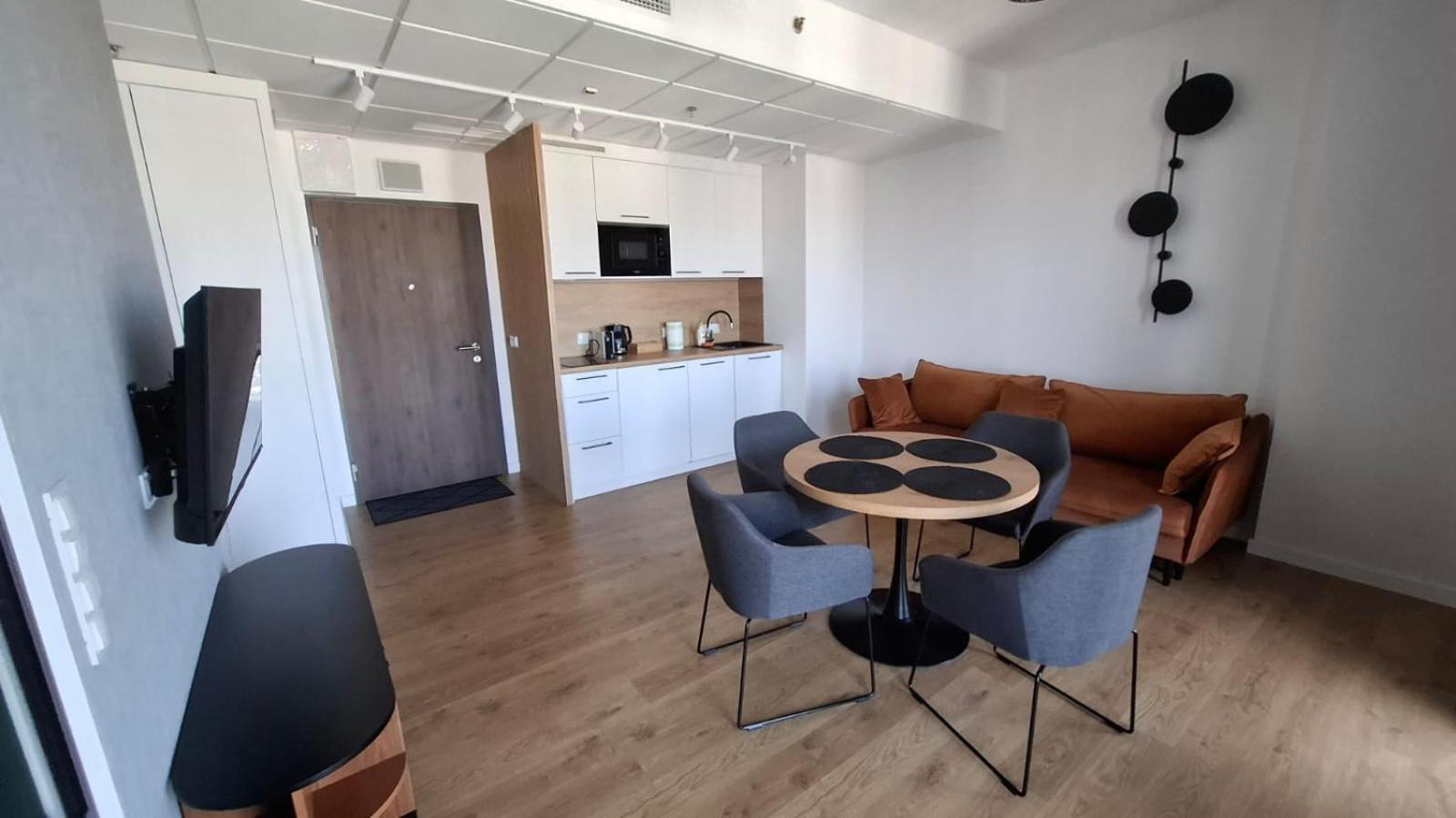 Apartamenty Wola Tower وارسو المظهر الخارجي الصورة